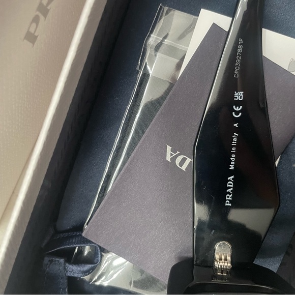 Prada sunglasses - Picture 3 of 7